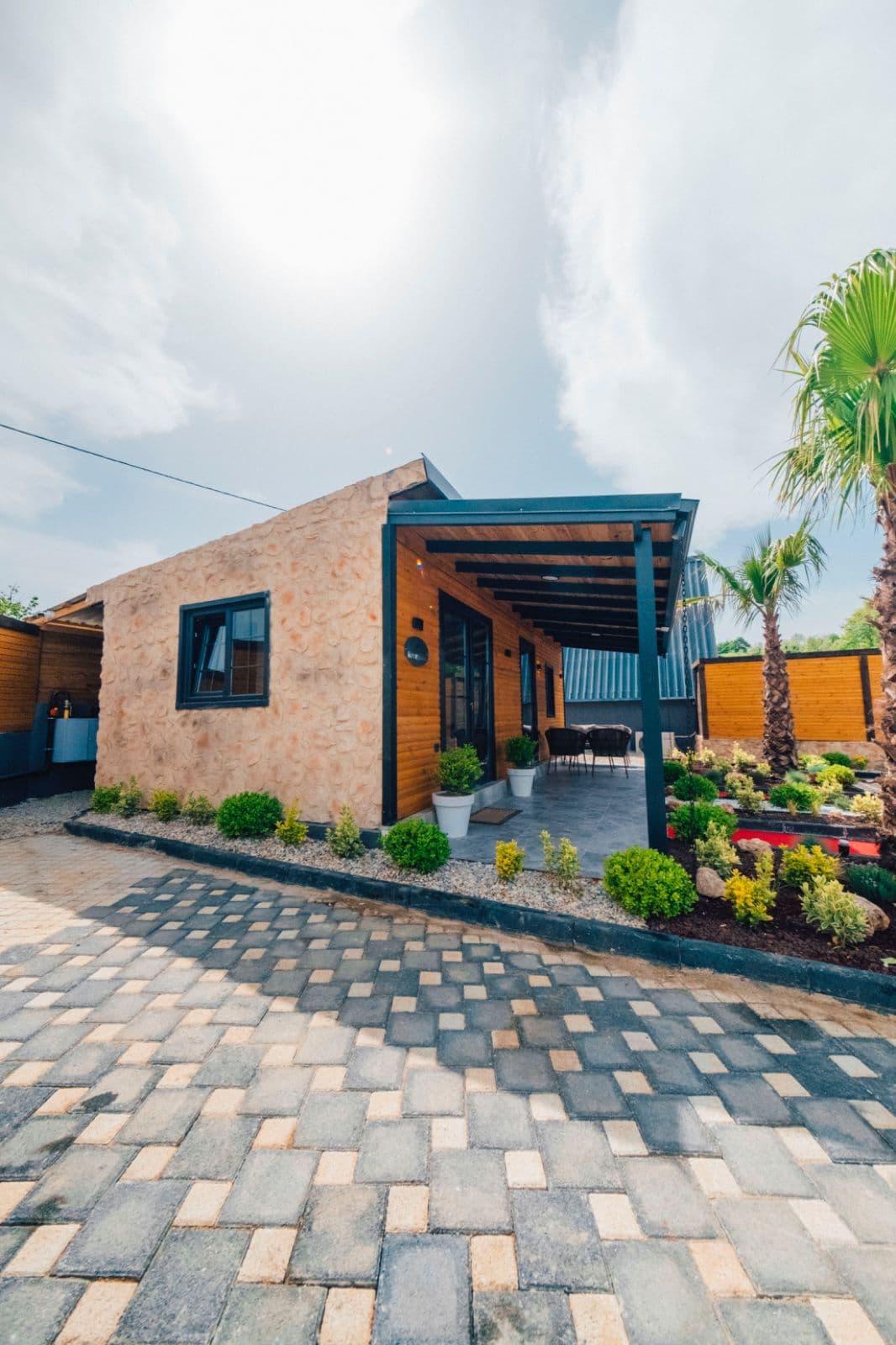 Kare Bungalov